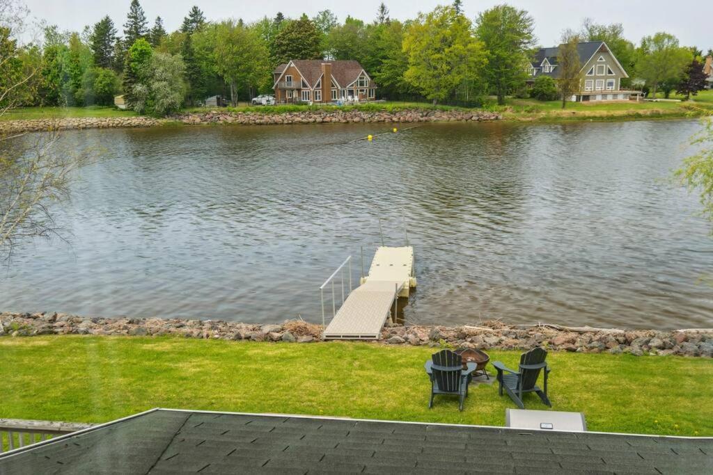 Year- Round Waterfront 2-Bedroom In Shediac Exterior photo