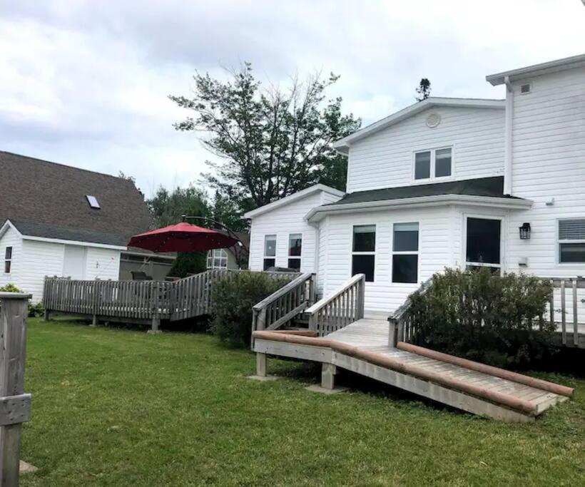 Year- Round Waterfront 2-Bedroom In Shediac Exterior photo