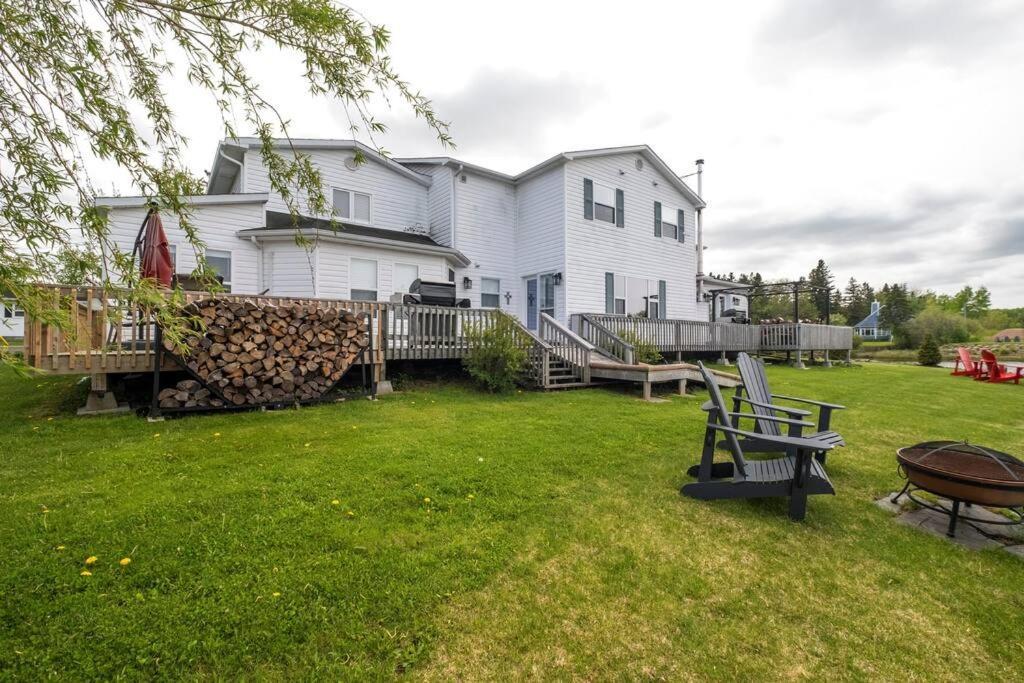 Year- Round Waterfront 2-Bedroom In Shediac Exterior photo