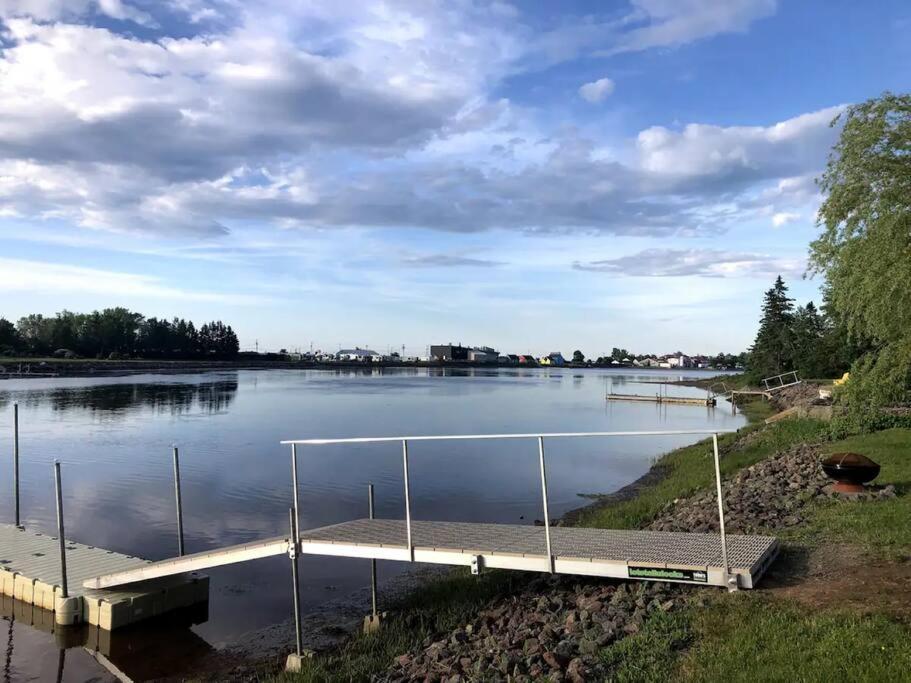 Year- Round Waterfront 2-Bedroom In Shediac Exterior photo